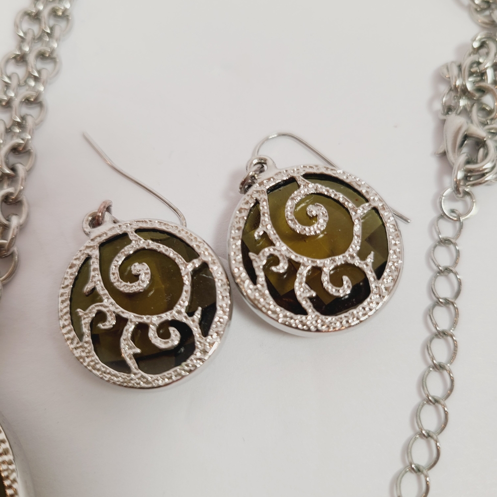 Silver Tone & Moss Green Faceted Filigree Necklace & Earring Set - Picture 11 of 15